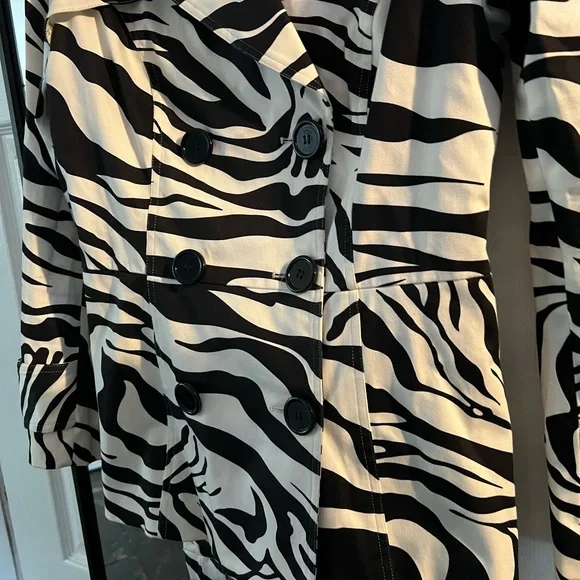 Cache Black and White Zebra Print Trench Coat size large - Picture 10 of 11